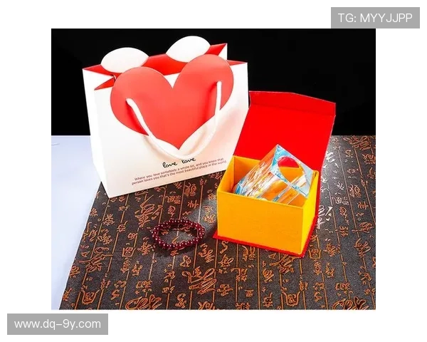 创意足球礼盒包装设计方案 打造专属节日与纪念日的定制礼物